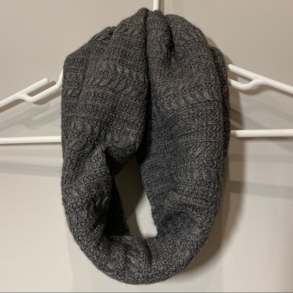 2/$10 NWOT Grey Infinity Scarf Knit